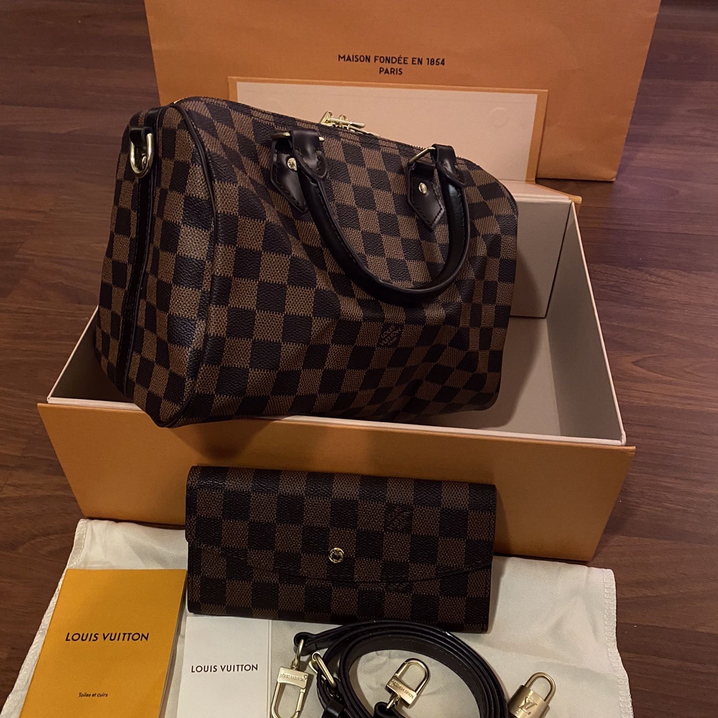 Louis Vuitton Damier Ebene Speedy 25 for Sale in Dallas, TX - OfferUp