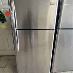 Refrigerator Frigidaire 30” 