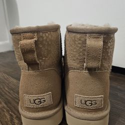 Ugg Size 7