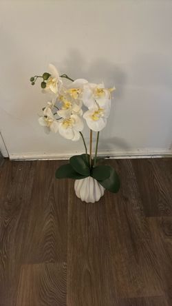 Artificial flowers centerpiece
