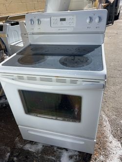 FRIGIDAIRE WHITE ELECTRIC GLASSTOP STOVE
