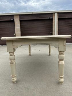 MOVING : Pottery Barn Cream Farmhouse Dining Table (Must go by 9/30).