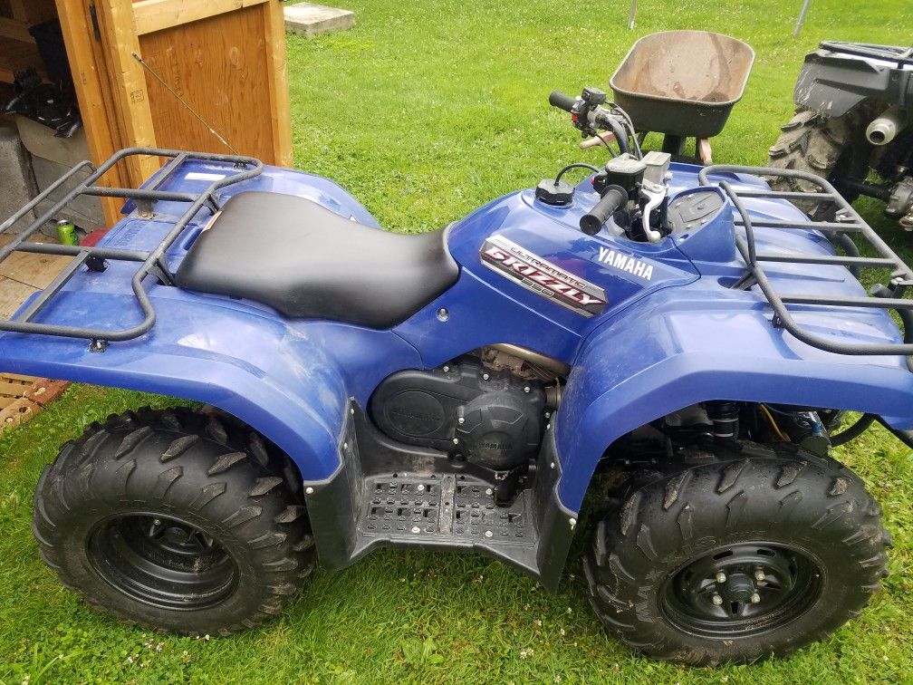 Yamaha Grizzly 350 just like new includes a snow plow