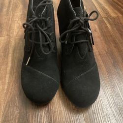 Almost Brand new black suede Booties