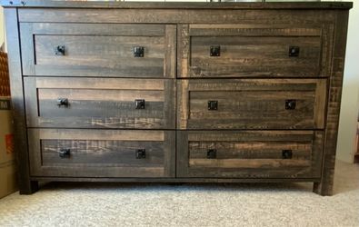 Farmhouse 6-Drawer Dresser
