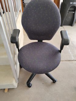FREE OFFICE CHAIR