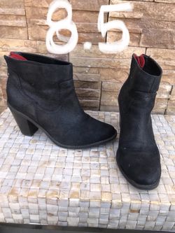 Shoes/heels different sizes