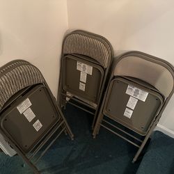 6 barely/never used sturdy folding chairs