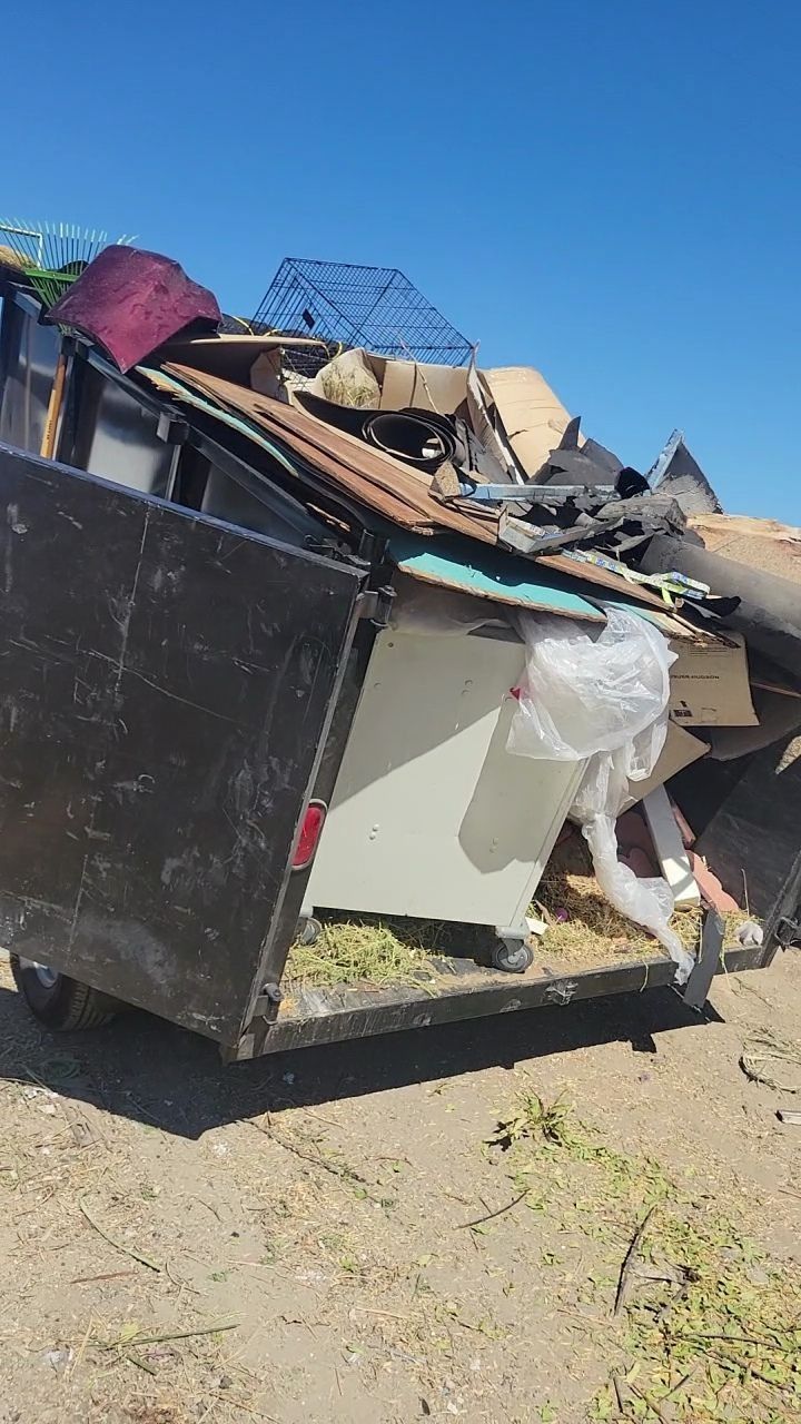 Dump Junk Truck π