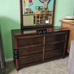 Dresser With Mirror