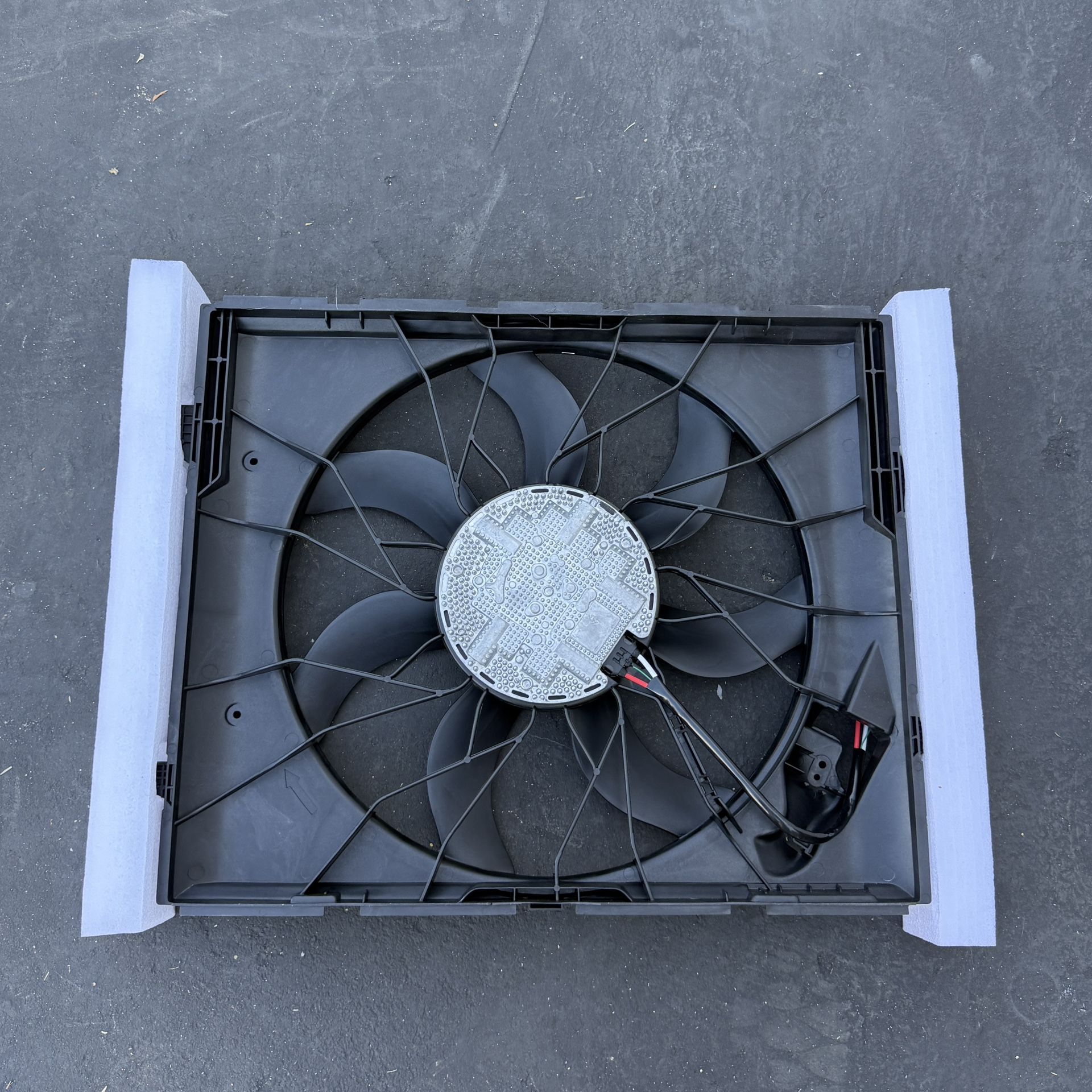 2014-2020 Radiator Cooling Fan for Dodge Durango Jeep Grand Cherokee 3.6L/5.7L