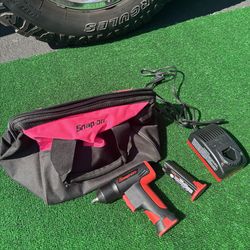 Snap on CT 525 7.2 V cordless 1/4 impact wrench kit with batteries , charger and Snap on bag (great condition )