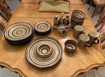 Tabletop Gallery Los colores Plates Bowls Cups Dish Set