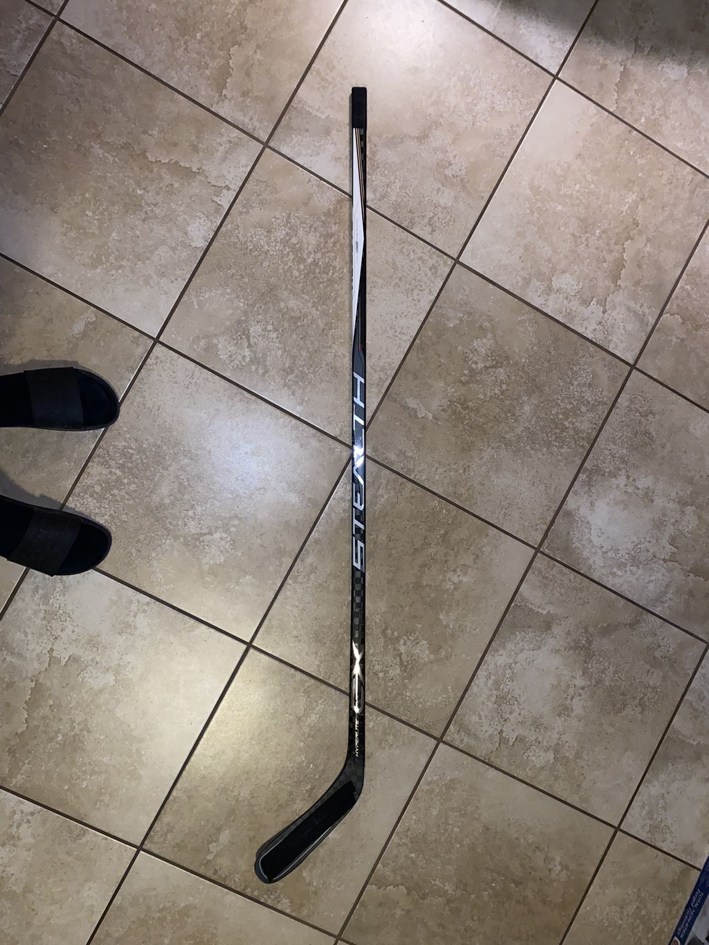 Easton Stealth CX Grip Senior Hockey Stick for Sale in Surprise, AZ -  OfferUp
