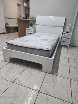 VENDO ESPECTACULAR CAMA ITALIANA TAMAÑO TWIN O INDIVIDUAL CON COLCHÓN INCLUIDO