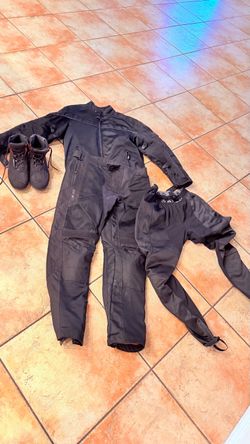 Motorcycle suit