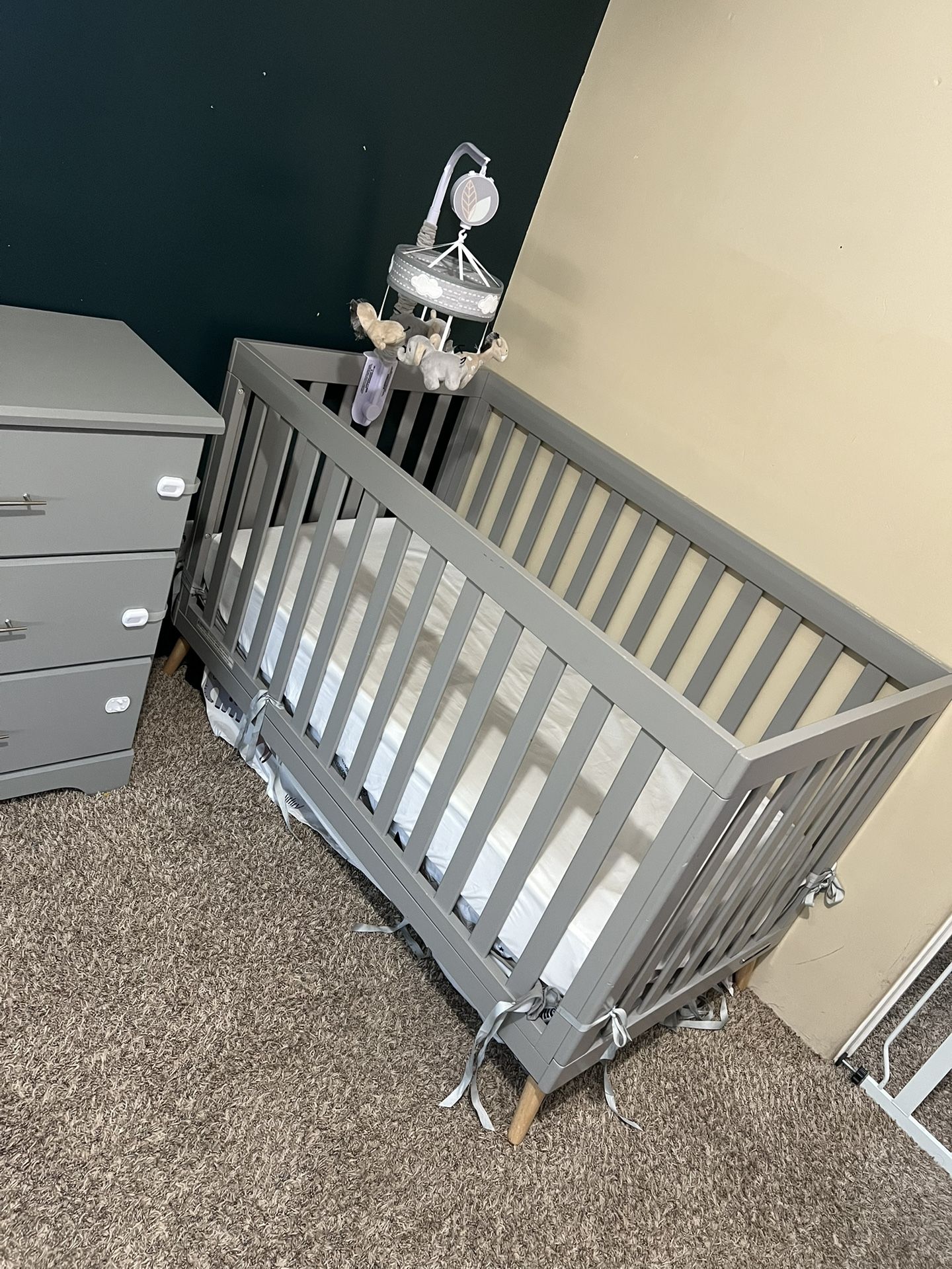 Delta Children Crib & Dresser Combo For Sale