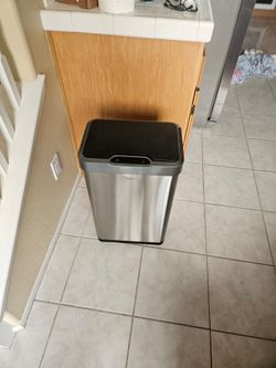 Kitchen trash can automatic
