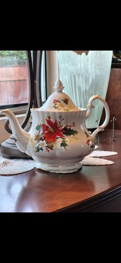 Royal Albert Poinsettia Teapot Large