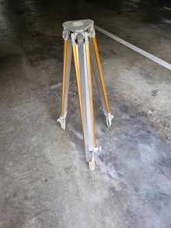 Aluminum Surveying Tripod – Fully Functional / Great Condition