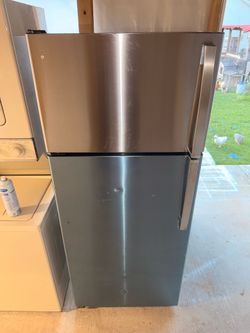 GE Fridge NEW