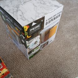 6 Grid Dry Food Dispenser 