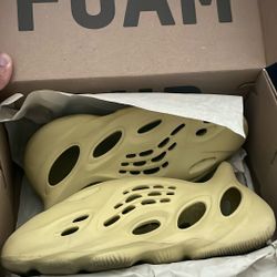 Yeezy Foamrunner Sand Size 10