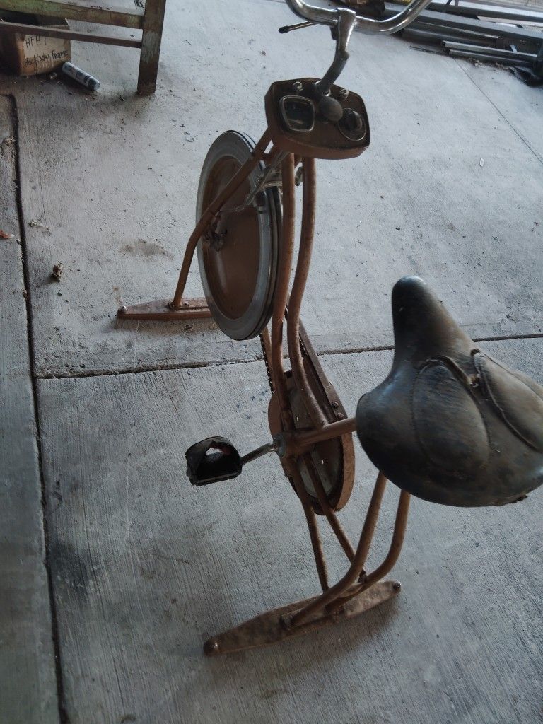 Schwinn XR7 Exercise Bike