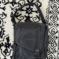 Life In Motion (TM) Momentum Computer Messenger Bag