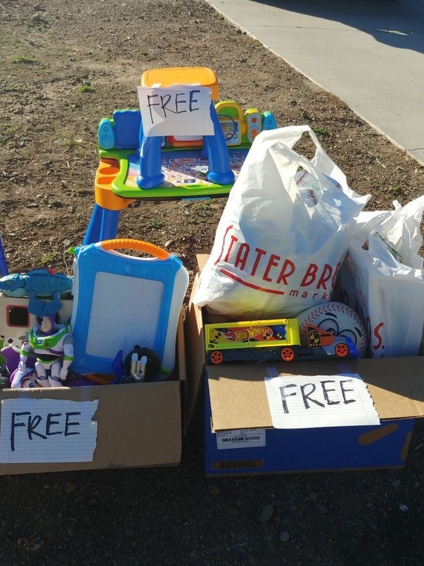 FREE TOYS/BOOKS/ PULL UPS 3T-4T