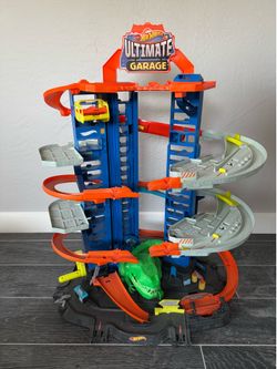 Hot Wheels Ultimate Garage with T-Rex