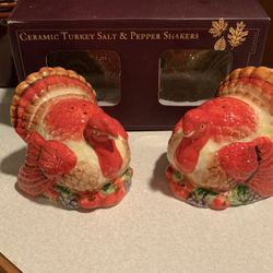Thanksgiving Turkey Salt Pepper Shakers World Market NIB NEW Vintage