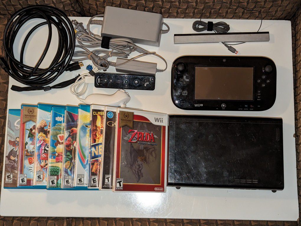 Nintendo Wii U Deluxe 32 GB & Games With Extra Wiimote Controller 