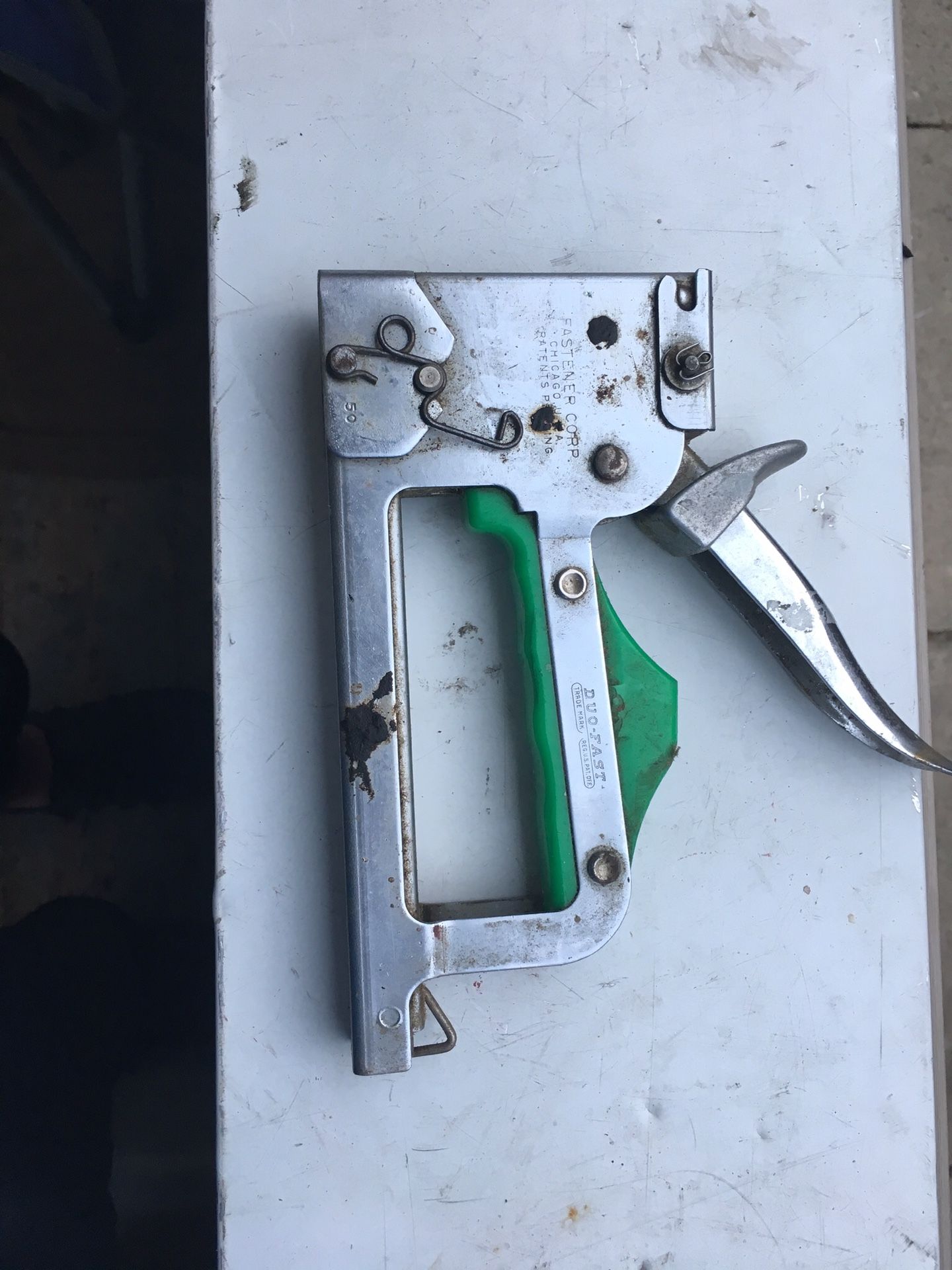 Staples gun