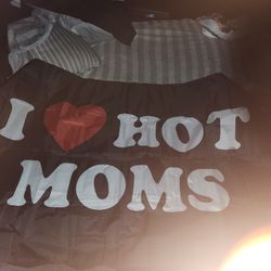I Love Hot Moms Flag