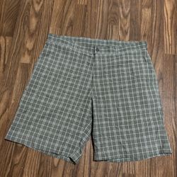 PGA Tour * Men’s Size 38 Grey Plaid Front Golf Chino Shorts * Like NEW 