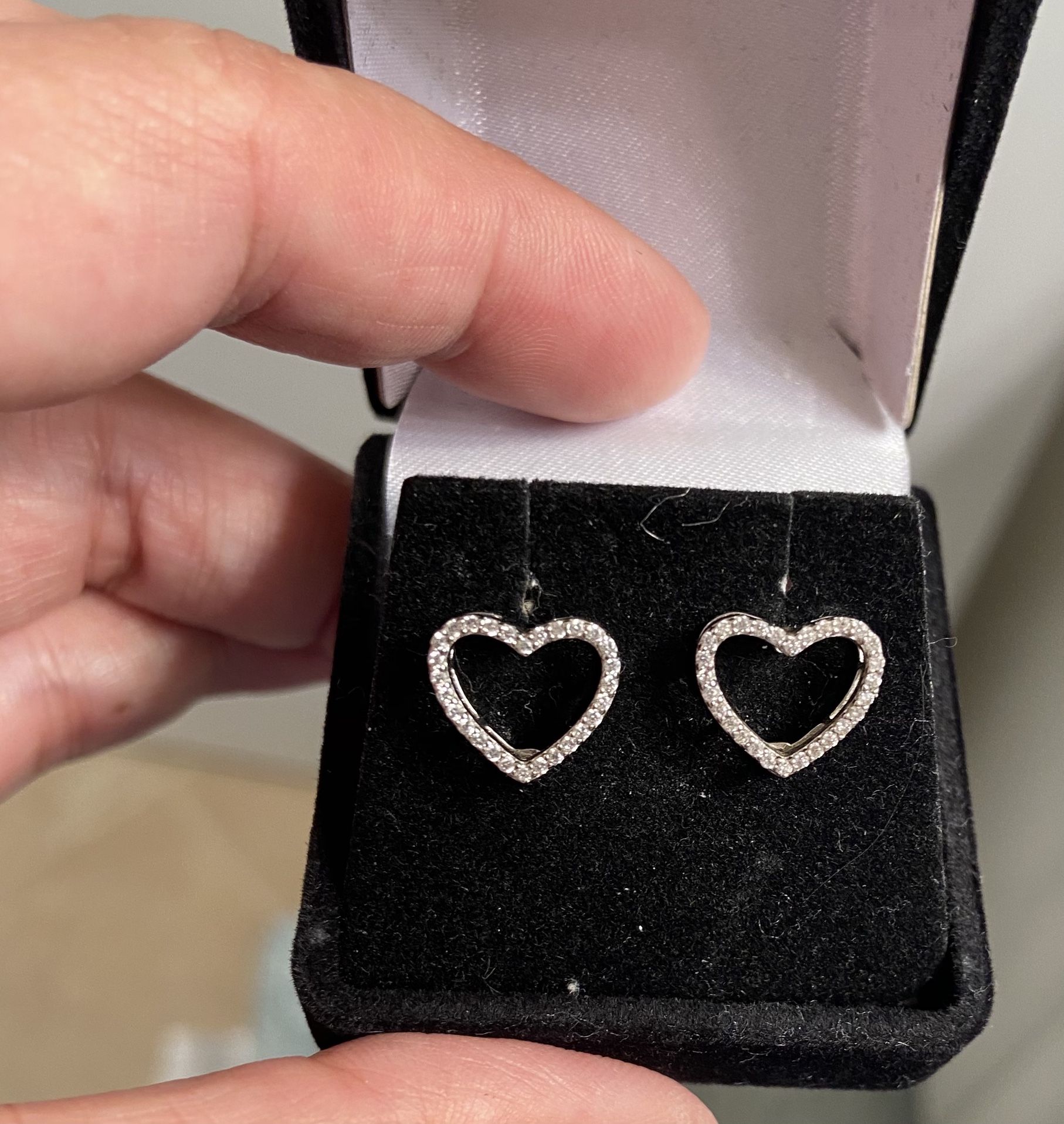 Brand New Never Been worn - Heart Diamond Blend Earrings