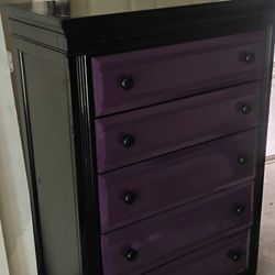 Nice Dresser Exelente Condition 