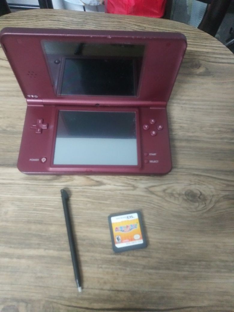 DSi XL with 1 game and stylus