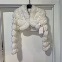 MUST GO—BRAND NEW Adrienne Landau Size Small White Faux Fur Shrug / Bolero – Elegant Winter Wrap