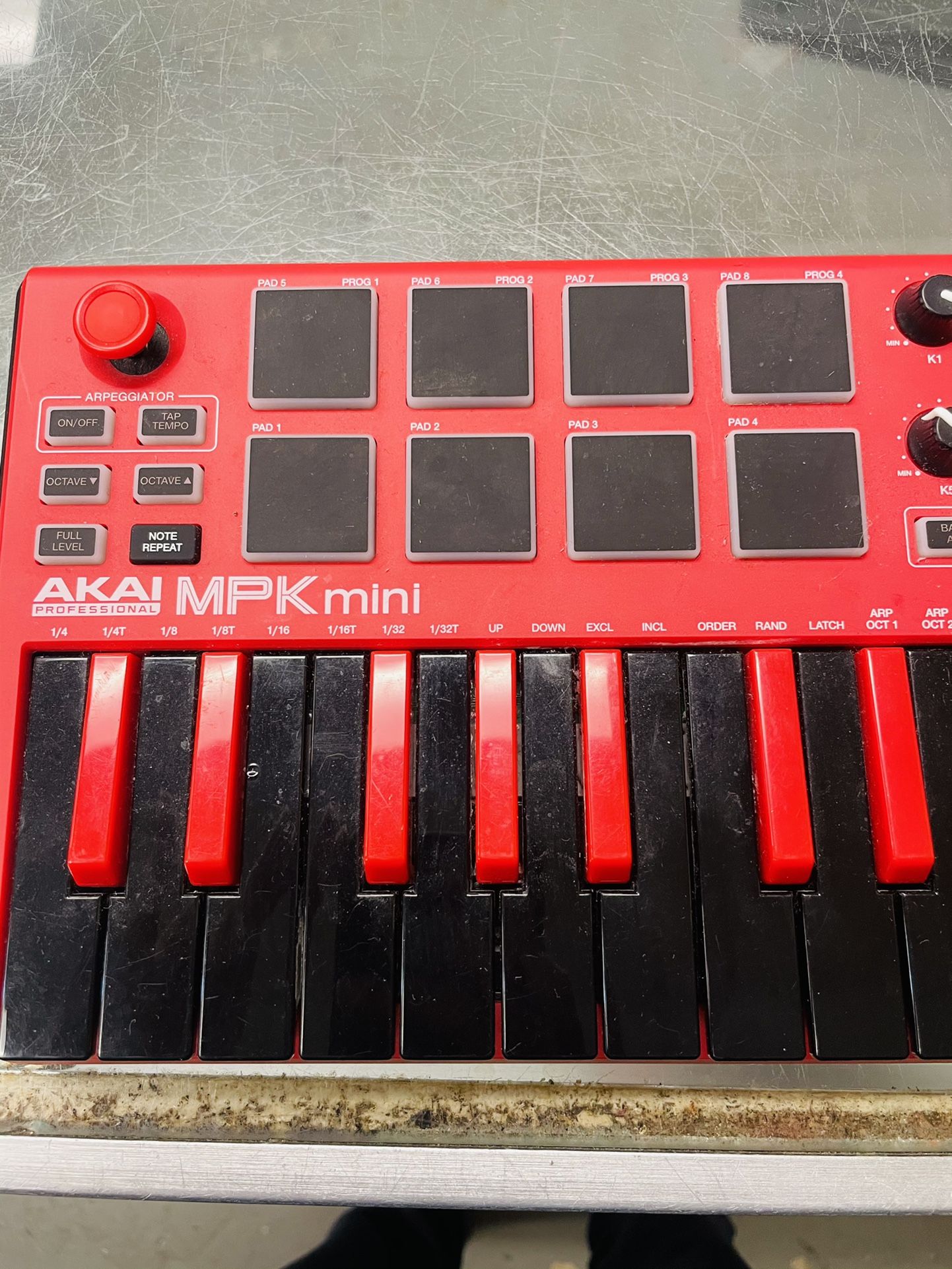 AKAI MPK mini SPECIAL EDITION RED 本体 AKAI MPK mini MK3 Red | MPCパッド搭載ミニ鍵仕様のMIDI