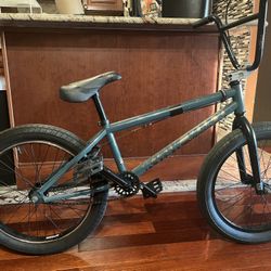 Kink Curb BMX bike 