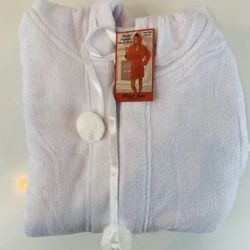 Brand New Women’s White Plush Robe- One Size Fits Most