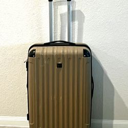 Beige Large Luggage – 25” x 18” x 6” (Minor Dent)