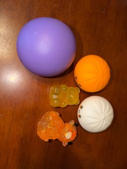 5 Generic Squishys