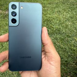 UNLOCKED SAMSUNG GALAXY S22/ LIMITED STOCK