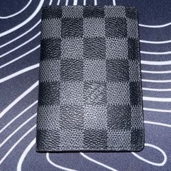 Louie Vuitton Wallet(i’m paying for shipping)