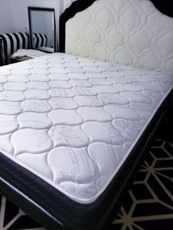 NEW KING PLUSH PILLOW TOP MATTRESS WITH BOX SPRING