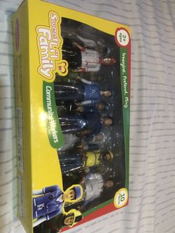 Doll House Action Figures With Ten Different Professions