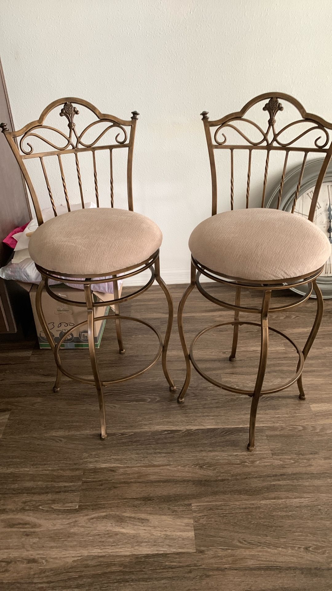 2 Stools 29 Inch